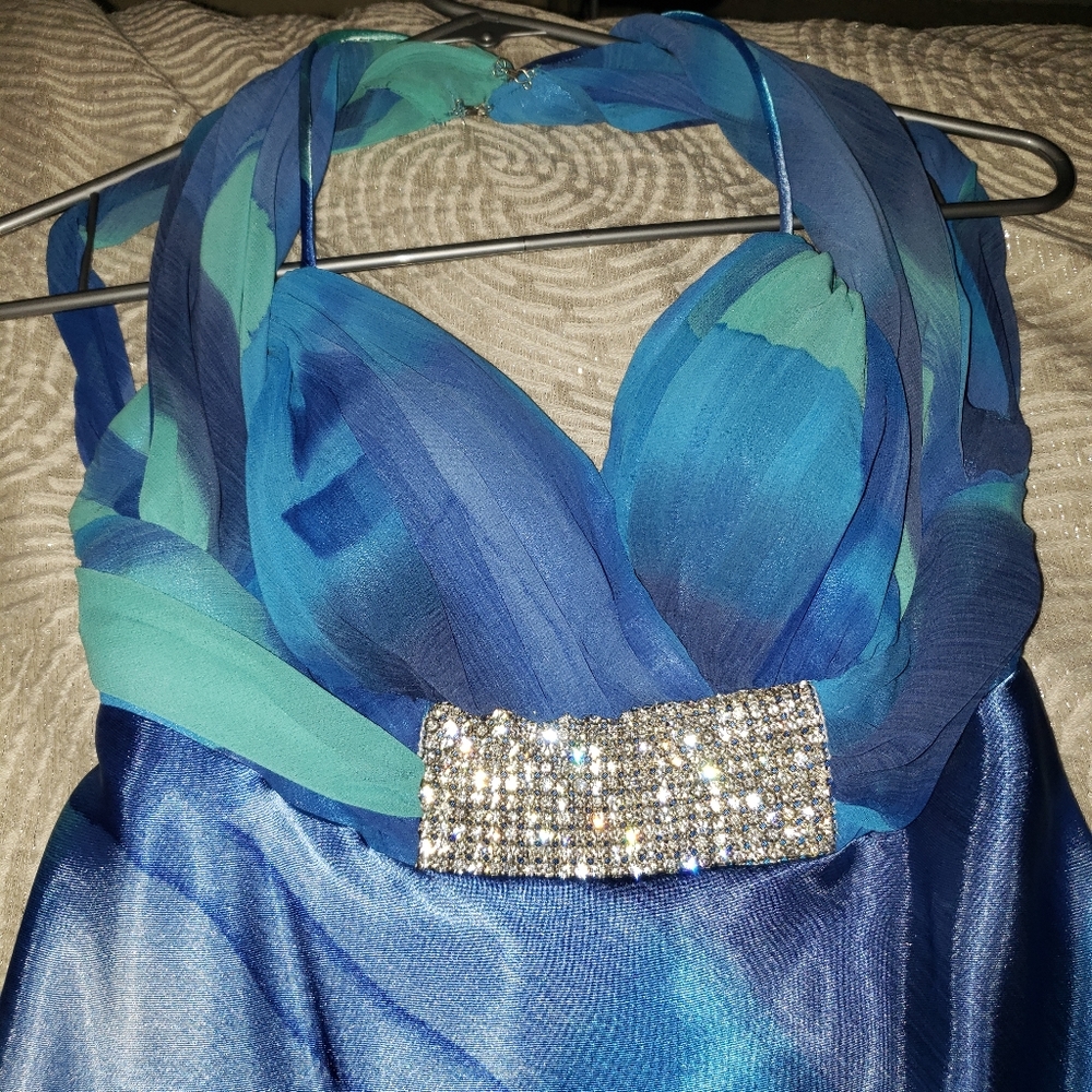 Dress - Picture 2 of 3